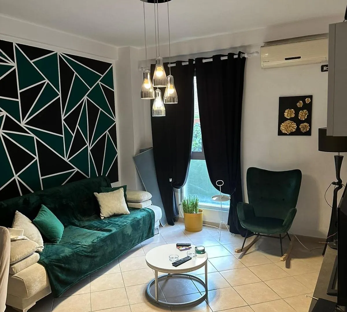 Tirana Cozy Apartment 0*,